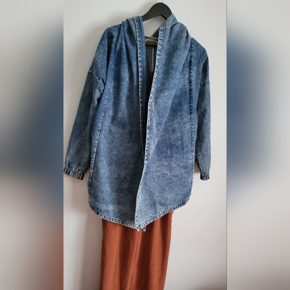 Hooded jean jacket size medium - Picture 8 of 8